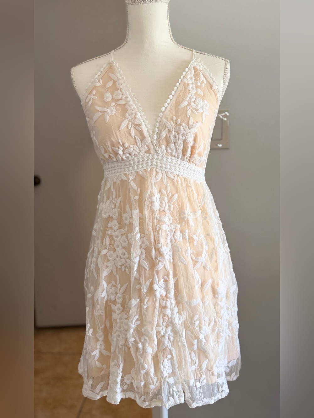 SHEIN Cream Lace Floral Strapless Slip Dress